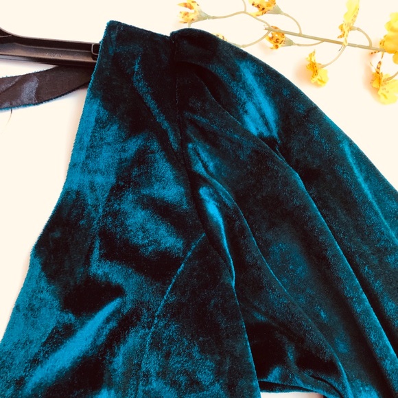 Velvet Dress - Picture 5 of 6